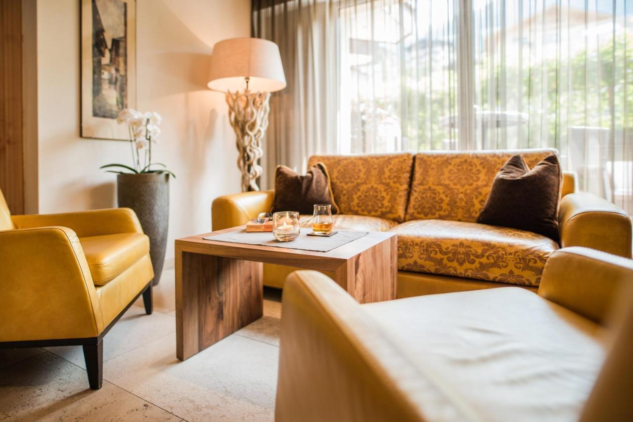 Hotel Resmairhof Schenna Bagian luar foto
