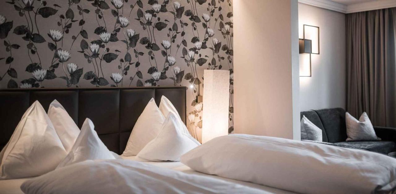 Hotel Resmairhof Schenna Bagian luar foto