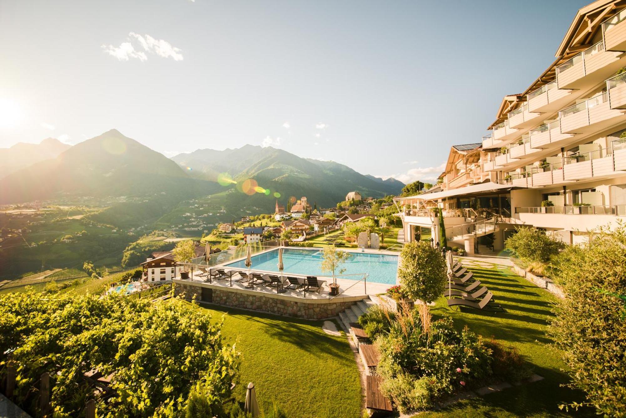Hotel Resmairhof Schenna Bagian luar foto
