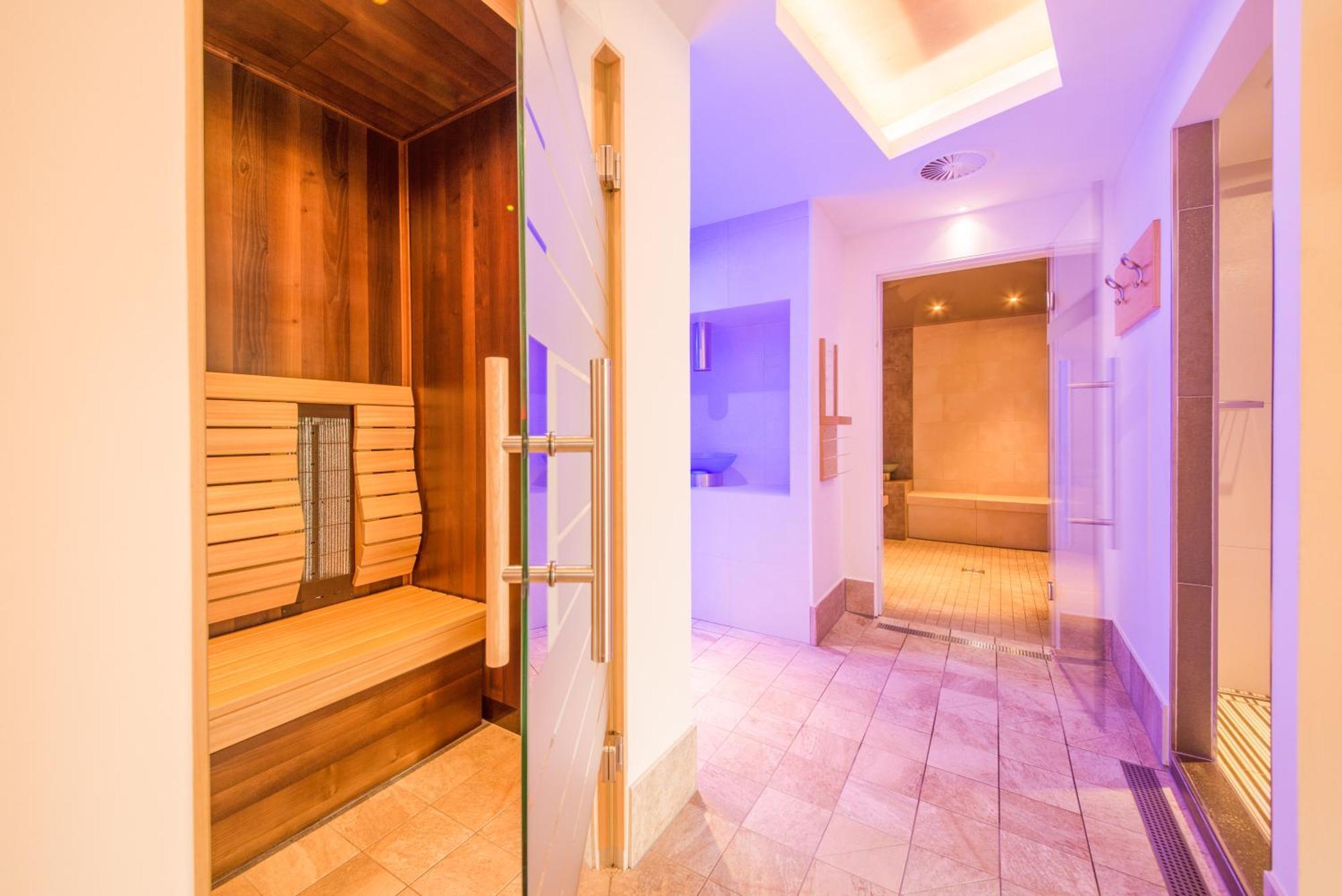 Hotel Resmairhof Schenna Bagian luar foto